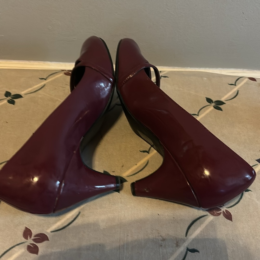 Divided Shoes - Picture 7 of 7